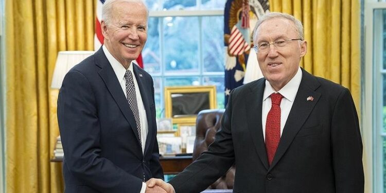 الرئيس بايدن يستقبل السفير التركي لدى واشنطن