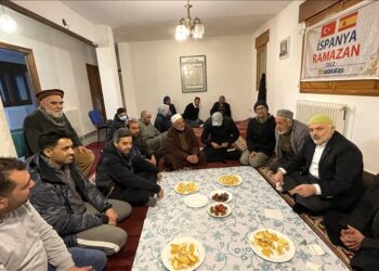 جمعية تركية تقيم مائدة إفطار في مسجد بإسبانيا