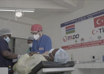 غامبيا.. جمعية تركية تقدم خدمات صحية لآلاف الأفارقة