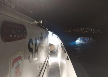 تركيا.. إنقاذ 135 مهاجرًا قبالة سواحل إزمير