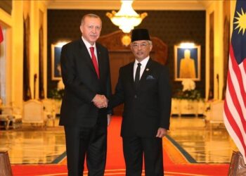 أردوغان وملك ماليزيا يبحثان العلاقات الثنائية وقضايا إقليمية