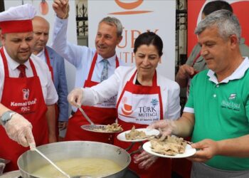 توزيع 300 كغ من “الكبد المحموس” في أدرنة التركية