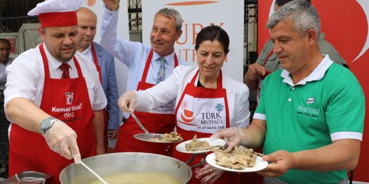 توزيع 300 كغ من “الكبد المحموس” في أدرنة التركية