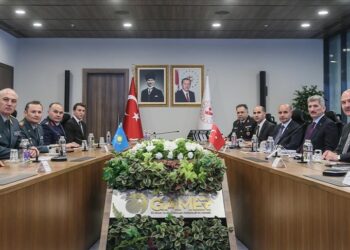 صويلو يبحث مع وزير دفاع كازاخستان قضايا ثنائية