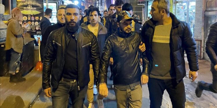 ضبط 120 مهاجرا غير نظامي في إسطنبول