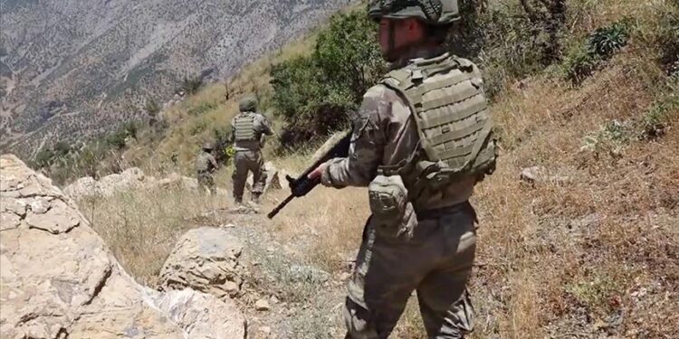 الدفاع التركية: تحييد 6 من إرهابيي “بي كي كي” شمالي العراق