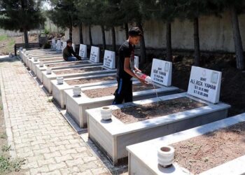 ديار بكر.. أقرباء ضحايا تفجير 2016 الإرهابي يستذكرون ذويهم