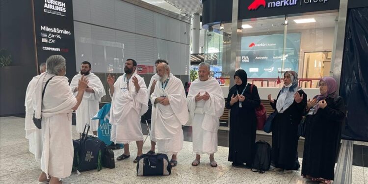 تركيا تودع أول قافلة معتمرين إلى الأراضي المقدسة