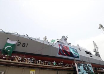 شريف: السفينة “بدر” مثال جديد على التعاون بين باكستان وتركيا