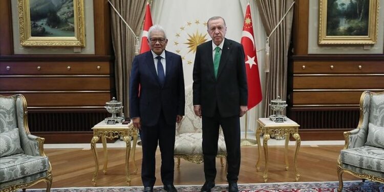 أردوغان يلتقي وزير الداخلية الماليزي في أنقرة