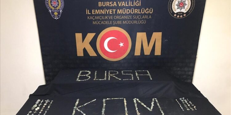 ضبط مئات القطع الأثرية غربي تركيا