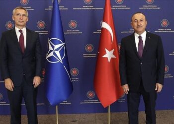 تشاووش أوغلو يجري مباحثات هاتفية مع أمين عام “الناتو”