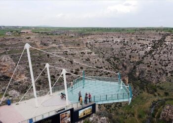 تركيا.. عشاق الطبيعة يقبلون على زيارة وادي “أولوباي”