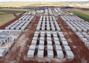 تركيا تواصل بناء منازل الطوب شمالي سوريا