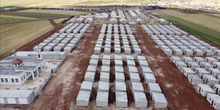 تركيا تواصل بناء منازل الطوب شمالي سوريا