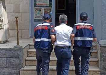 تركيا.. توقيف شخصين على صلة بـ”غولن” الإرهابي