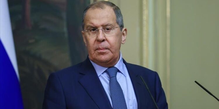 لافروف يحذر من مخاطر إرسال الأسلحة الثقيلة إلى أوكرانيا