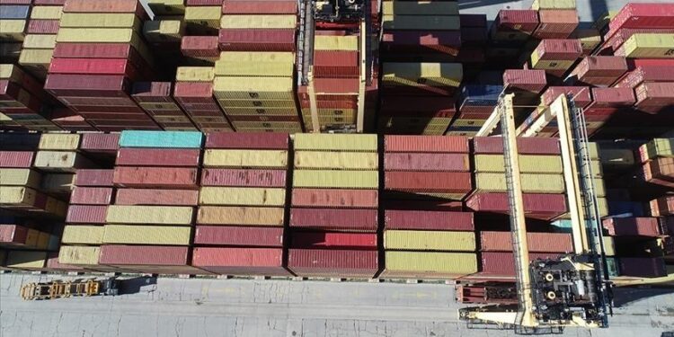 تركيا تهدف لرفع صادراتها إلى 300 مليار دولار في 2023