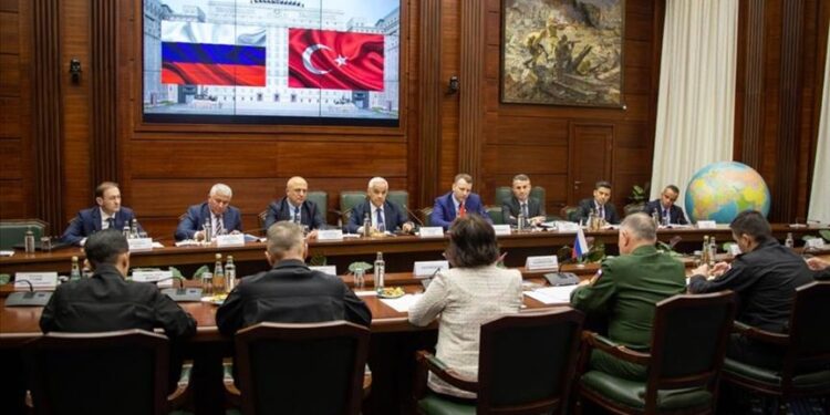 اجتماع تركي روسي “إيجابي” لبحث ملف شحن الحبوب من أوكرانيا