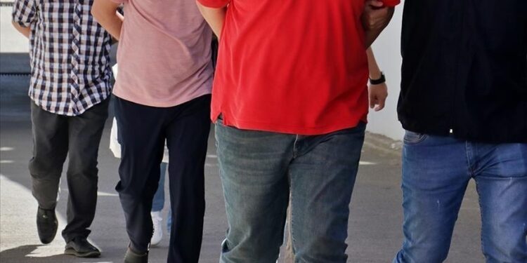 تركيا.. القبض على 5 متهمين بالانتماء إلى “غولن”