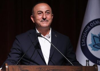 تشاووش أوغلو: سيادة الجزر محط نقاش ما لم تتراجع اليونان عن تسليحها