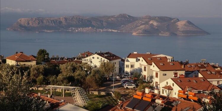 اليونان تنتهك الاتفاقيات الدولية وتسلح جزر إيجة على الملأ