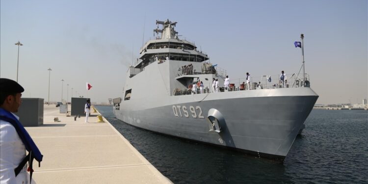 سفينة تدريب عسكرية صنعت في تركيا تصل إلى قطر