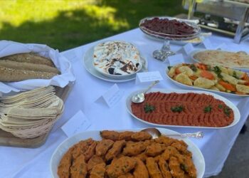 تركيا تعرف بمائدة فطورها في بولندا