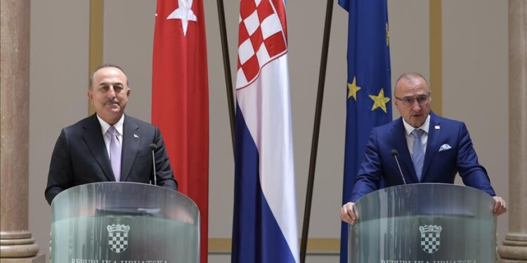 تشاووش أوغلو: أنشطة “بي كي كي” تظهر تراخي السويد بمكافحة الإرهاب