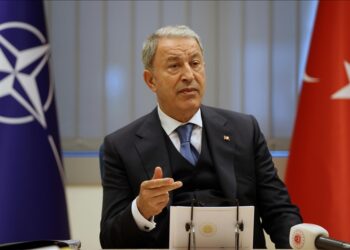 وزير الدفاع التركي: ضبطنا قاذفات سويدية لدى إرهابيي “بي كي كي”