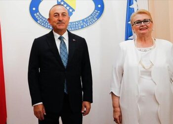 تشاووش أوغلو: البوسنة والهرسك دولة محورية للاستقرار الإقليمي