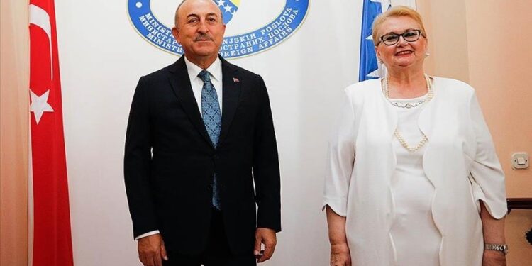 تشاووش أوغلو: البوسنة والهرسك دولة محورية للاستقرار الإقليمي