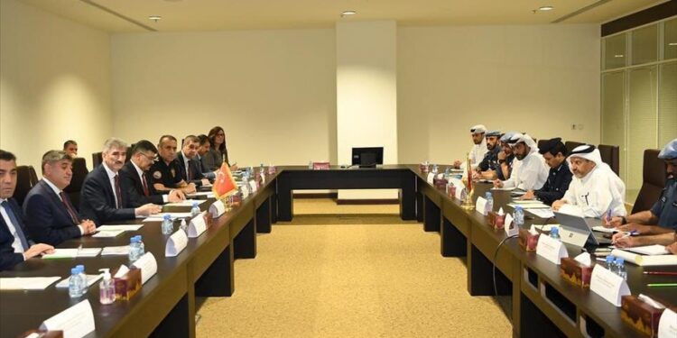 تركيا وقطر تبحثان تأمين كأس العالم لكرة القدم