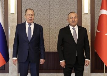 تشاووش أوغلو: يمكن استحداث آلية لفتح ممر بالبحر الأسود لنقل الحبوب