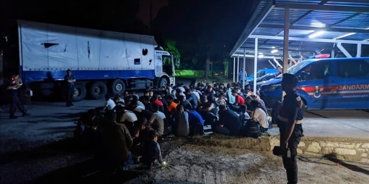 تركيا.. ضبط 111 مهاجر غير نظامي غربي البلاد