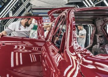 2.8 مليار دولار من تصدير السيارات