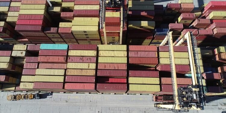 بورصة تجني 8 مليارات دولار من صادرات تركيا في 6 أشهر