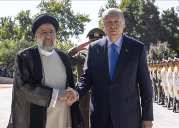 إيران.. رئيسي يستقبل أردوغان بمراسم رسمية