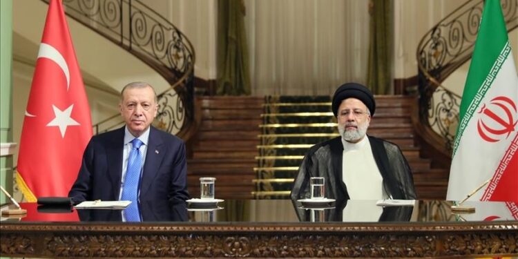 رئيسي: زيارة أردوغان منعطف مهم في العلاقات التركية الإيرانية