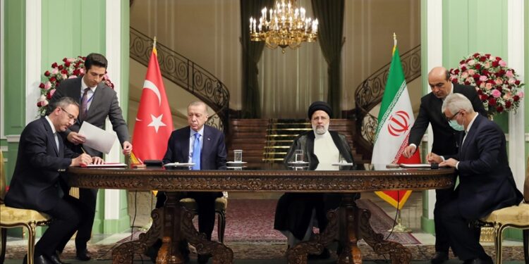 تركيا وإيران توقعان 8 اتفاقيات ثنائية