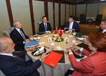 اجتمع قادة الأحزاب السياسية للمرة السادسة