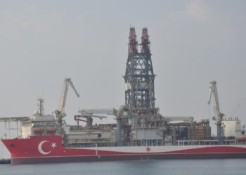 سفينة عبد الحميد تبحر إلى الوطن الأزرق