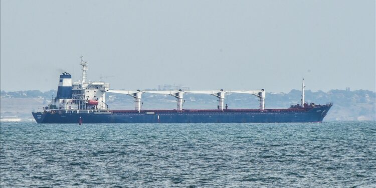 بدأت شحنات القمح بالانطلاق