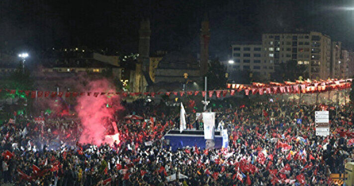 شاهد بالصور: احتفالات في مدن تركية بفوز أردوغان بالانتخابات الرئاسية