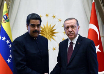 الرئيس الفنزويلي يهنئ أردوغان بتصدر انتخابات الرئاسة