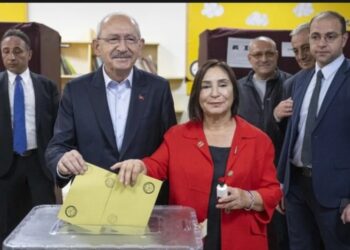 قليجدار أوغلو يدلي بصوته في أنقرة