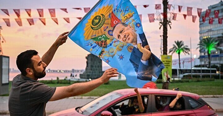 شاهد بالصور: احتفالات في مدن تركية بفوز أردوغان بالانتخابات الرئاسية