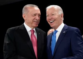 أردوغان (يسار) وبايدن خلال لقاء بمدريد في يونيو/حزيران الماضي (رويترز)