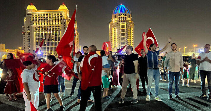 شاهد بالصور :الدوحة مسيرات وفرحة عارمة بتصدر أردوغان الرئاسة التركية