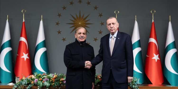 شهباز شريف يدعو أردوغان لحضور اجتماع التعاون الاستراتيجي